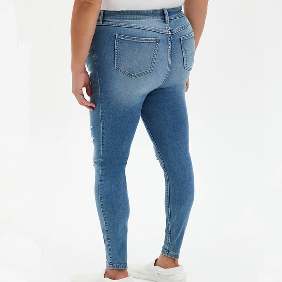 Torrid MidFit Super Skinny Light Wash Jean - Picture 2 of 10